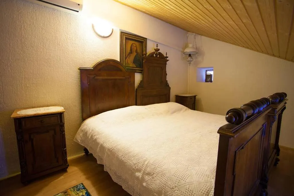 Holiday home Antique House Orlec Villa